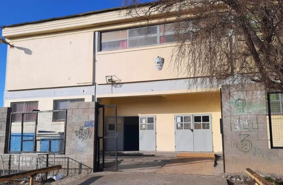 Un niño robó miles de pesos que sus padres tenían ahorrados y los repartió con sus compañeros para el kiosco