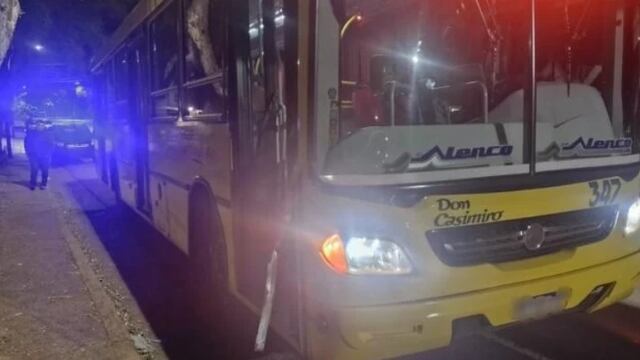 Accidente vial que involucró a un colectivo terminó con daños materiales.