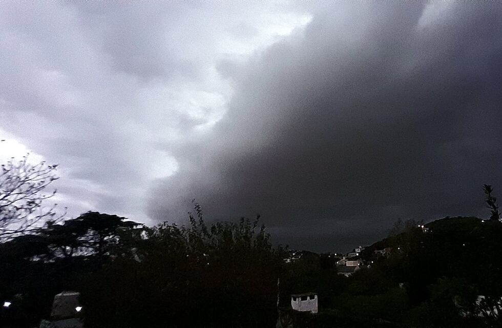 Rige una alerta amarilla por tormentas para Coronel Rosales