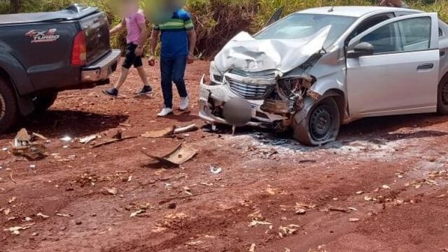 Capioví: una mujer resultó con heridas de consideración tras un choque frontal.