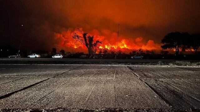 El fuego llegó a Orán y se acerca a una estación de servicio.