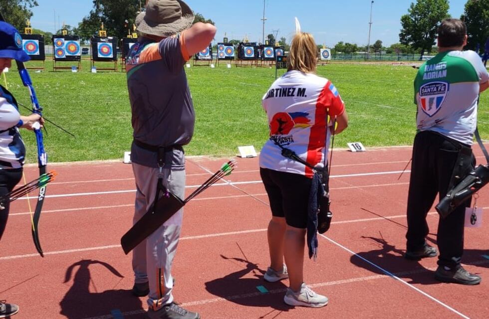 Arqueros de Arroyito lograron podios en los Torneos Regionales de Santa Fe y Tucumán
