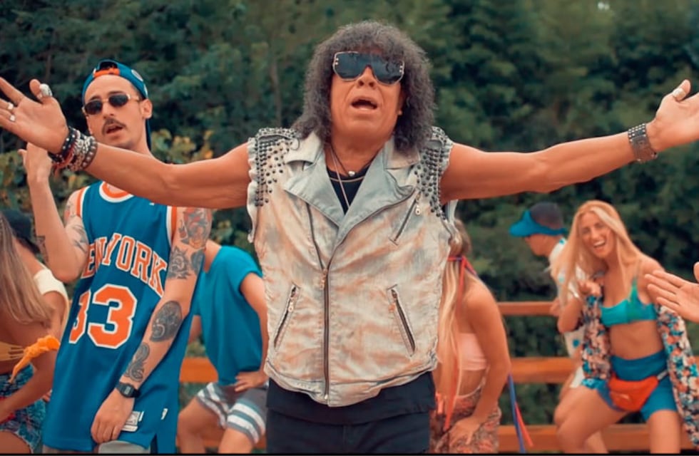 El parque acuático donde La Mona Jiménez filmó un videoclip: dónde queda y cuánto salen las entradas