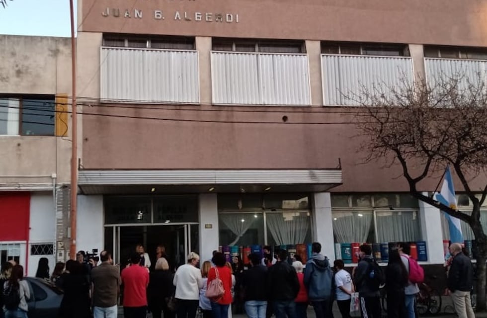 Punta Alta: feria de libro en la biblioteca Alberdi
