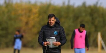 Para agregar en la lista del plantel de Belgrano, Juan Cruz Real pidió un delantero, un extremo, un volante y un zaguero (La Voz).