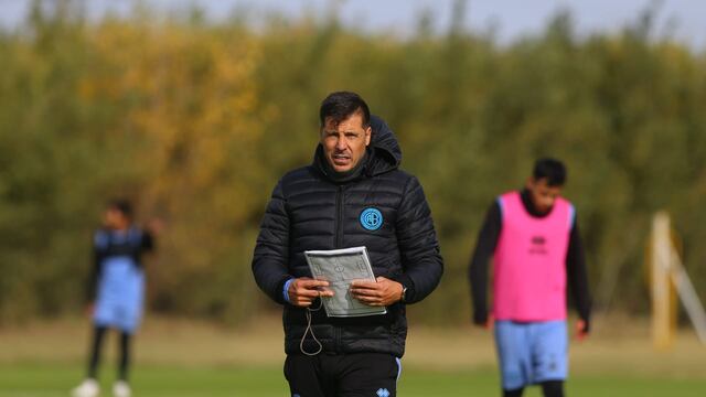 Para agregar en la lista del plantel de Belgrano, Juan Cruz Real pidió un delantero, un extremo, un volante y un zaguero (La Voz).
