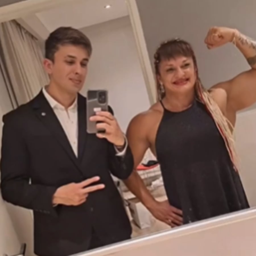 Locomotora Oliveras junto a su hijo Alejandro