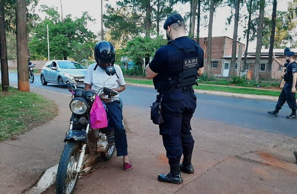 Durante un operativo provincial la Policía retuvo 102 vehículos y labró 185 actas
