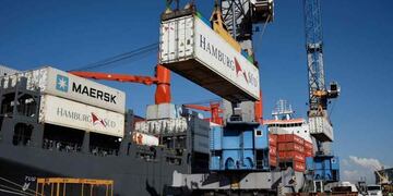 Eliminan el pago a cuenta del impuesto PAIS y se abaratan las importaciones (La Voz/Archivo)