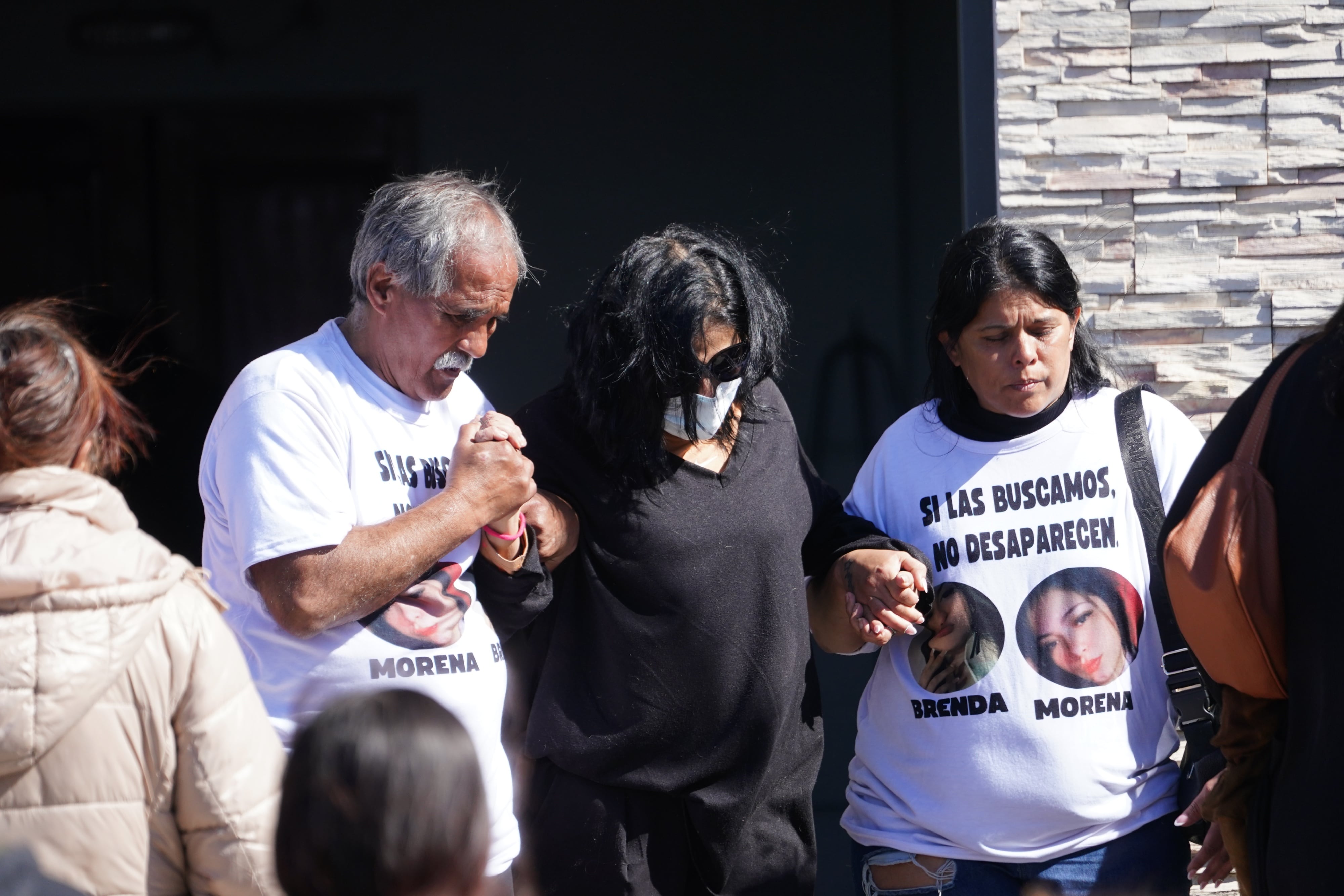 La Matanza. En dos ceremonias distintas, despiden los restos de Brenda, Morena y Lara, las víctimas del triple crimen en Florencio Varela. (Gentileza Clarín)