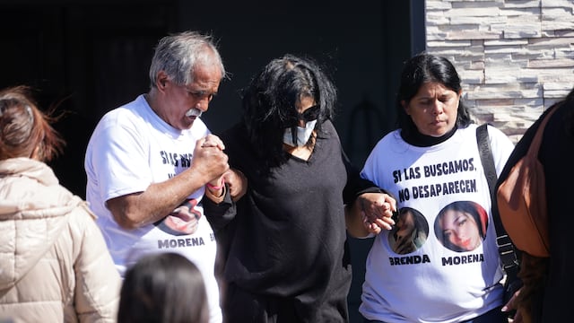 La Matanza. En dos ceremonias distintas, despiden los restos de Brenda, Morena y Lara, las víctimas del triple crimen en Florencio Varela. (Gentileza Clarín)