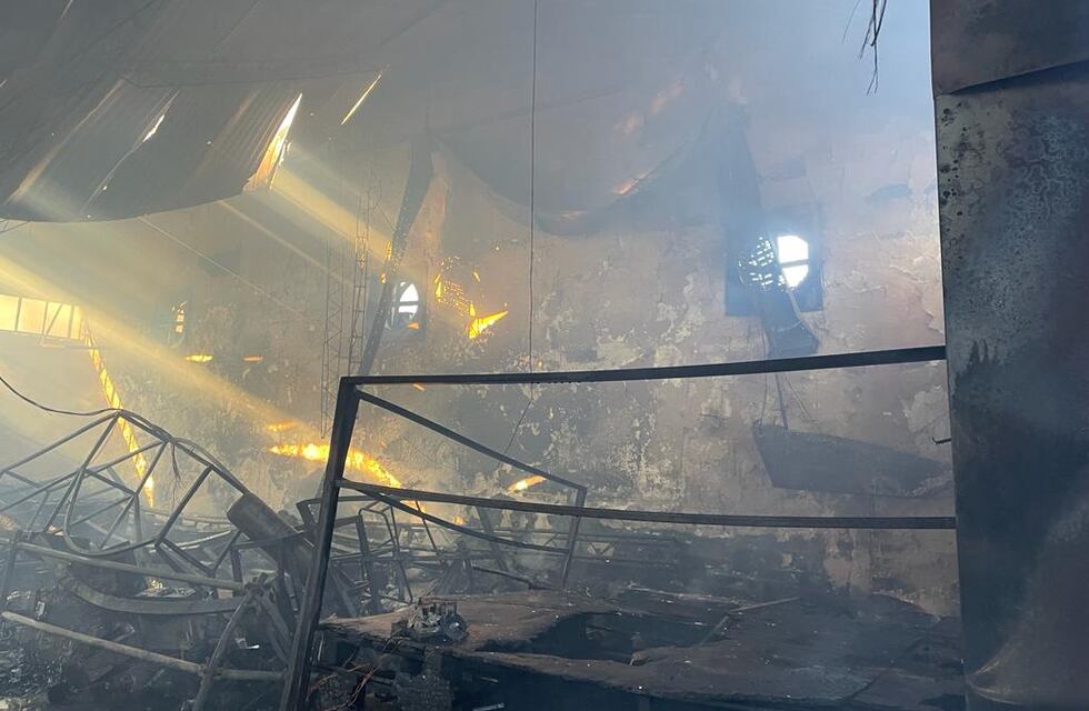 Un incendio destruyó el boliche Suburbia en Godoy Cruz