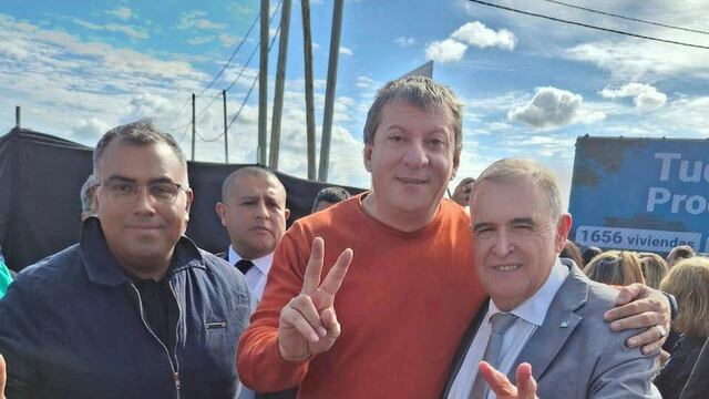 Convocó a industriales y trabajadores a una reunión en Casa de Gobierno. Los nuevos haberes.