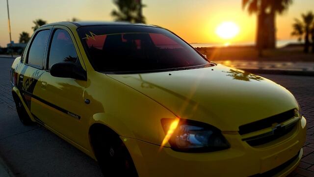 corsa amarillo - Emi Toldo