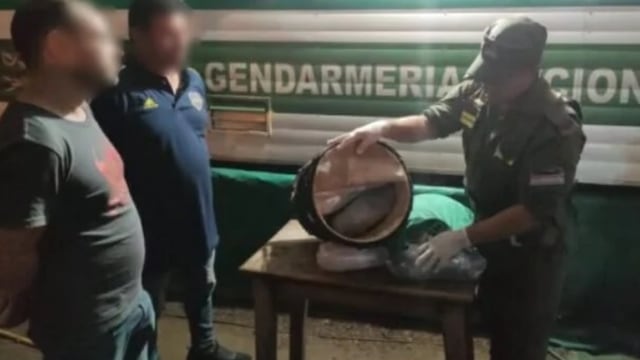 Dos bombos que salieron de Misiones fueron incautados con marihuana en su interior en Chaco: un detenido.
