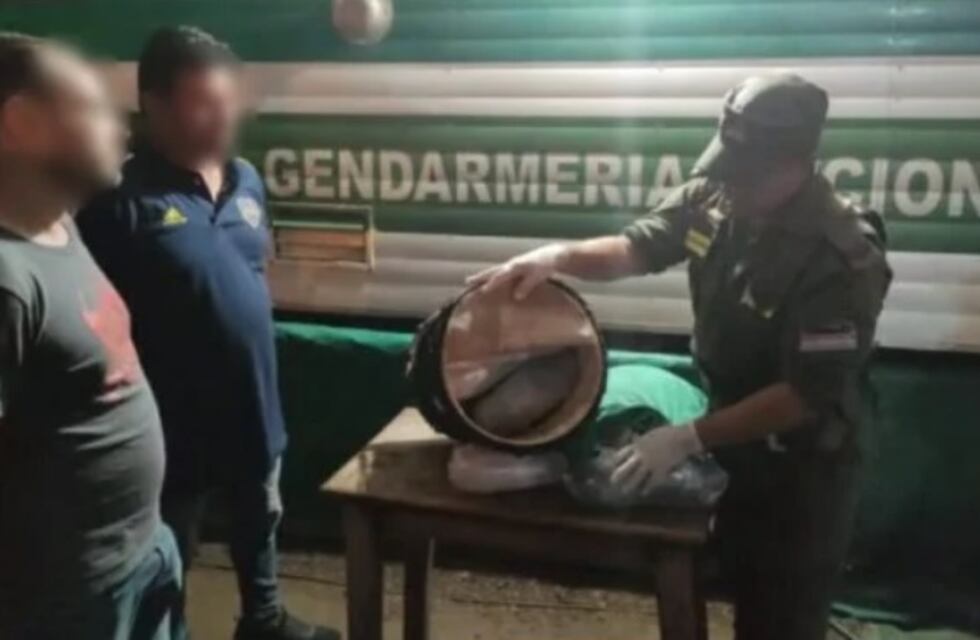 Dos bombos que salieron de Misiones fueron incautados con marihuana en su interior en Chaco: un detenido