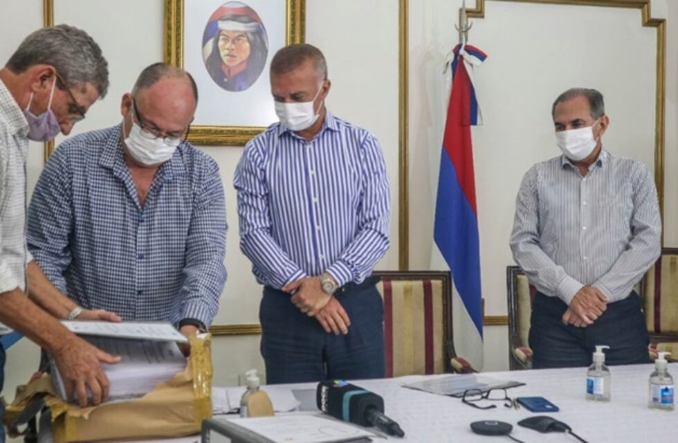 Se desarrolló la apertura de sobres para la licitación de obra de saneamiento del Arroyo Itá en Posadas