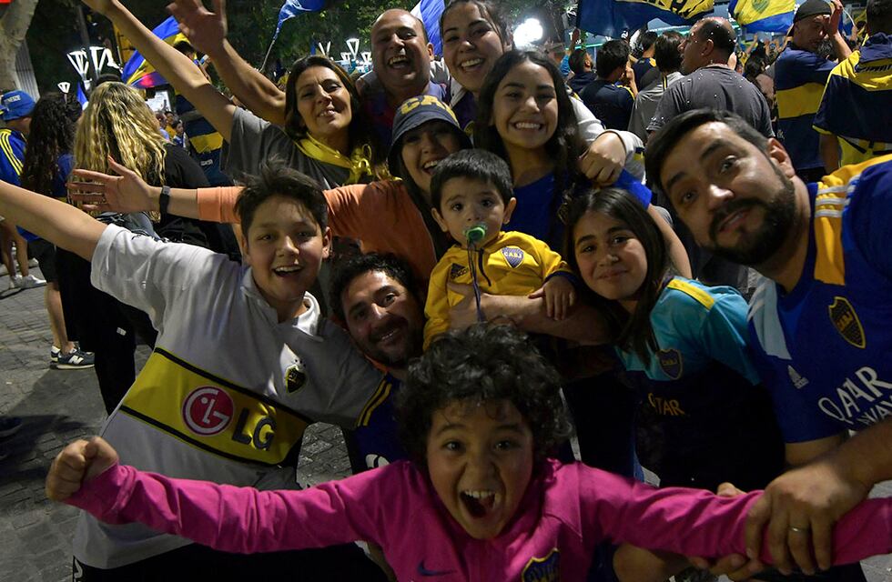 Para aplaudir: hinchas de Boca limpiaron las calles en San Luis tras los festejos