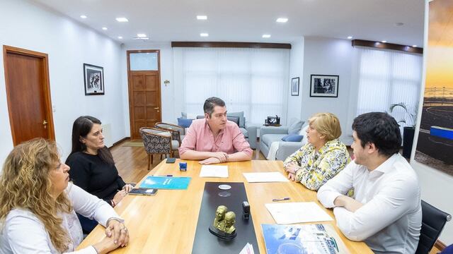 Río Grande: el intendente Pérez firmó con ATSA mejoras salariales