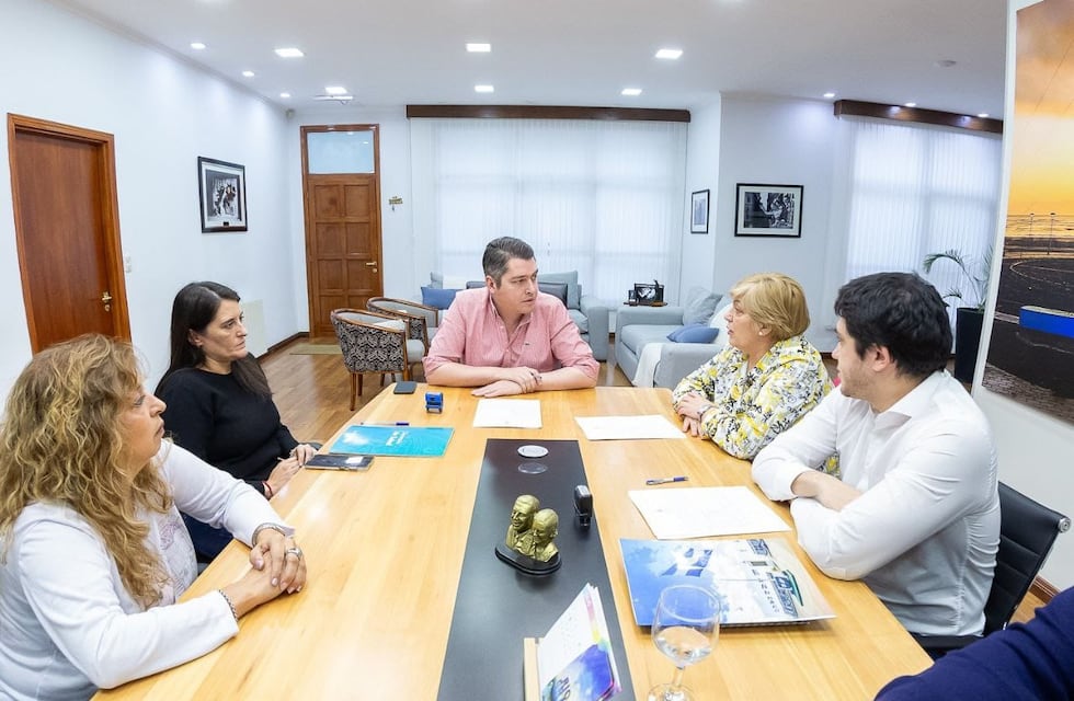 Río Grande: el intendente Pérez firmó con ATSA mejoras salariales