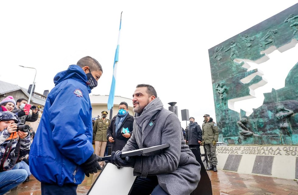 Ushuaia: Walter Vuoto entregó un presente a Thiago Huenchillan