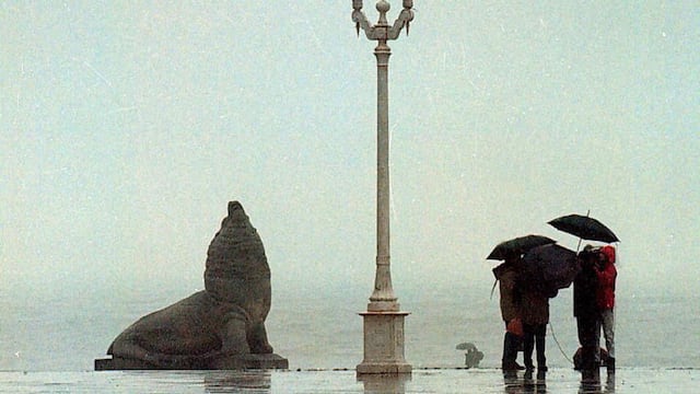 Mar del Plata, bajo la lluvia. (Foto: La Voz / Archivo).