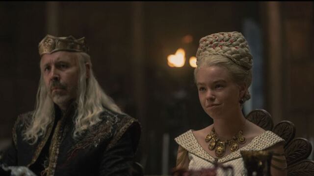 Viserys y Rhanerya: vestidos para una boda, mejor les vendrían armaduras. (Captura HBO)