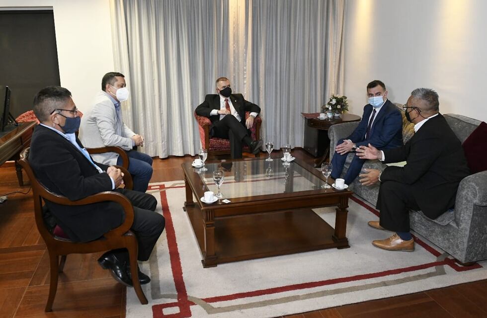 Jaldo se reunió con miembros de la Asociación de Guías de Turismo