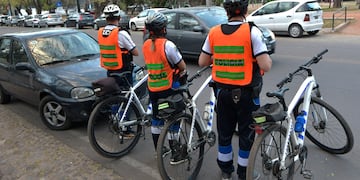 La Policía de Mendoza realiza controles en los diferentes paseos de Mendoza. Orlando Pelichotti/Los Andes