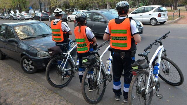 La Policía de Mendoza realiza controles en los diferentes paseos de Mendoza. Orlando Pelichotti/Los Andes