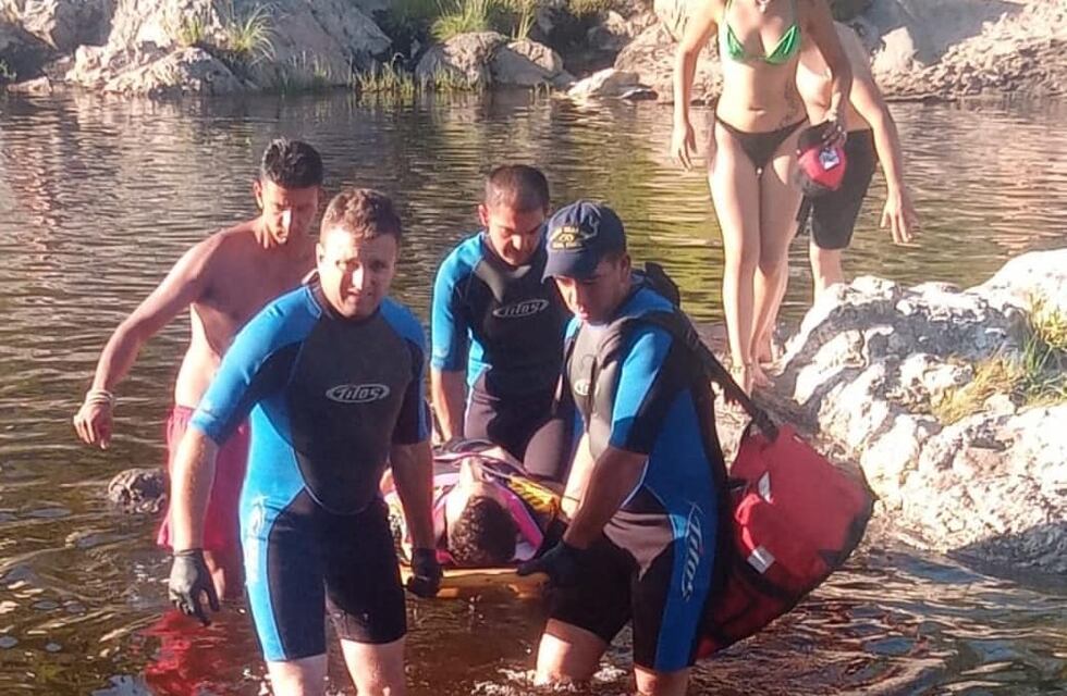 Rescataron y asistieron a una persona con “principio de asfixia” del río de Cuesta Blanca