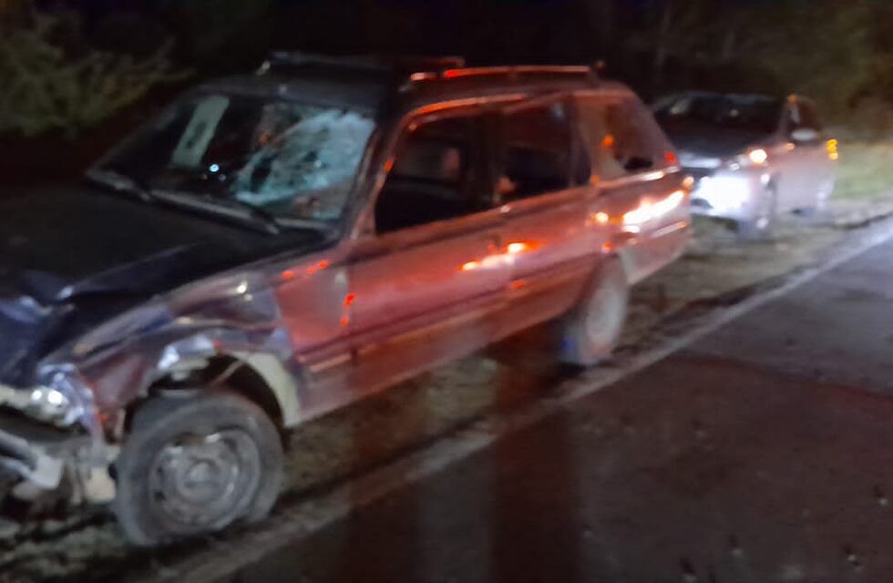 Carlos Paz: regresaban de realizar tareas en una iglesia y chocaron contra un auto en la colectora de la autopista