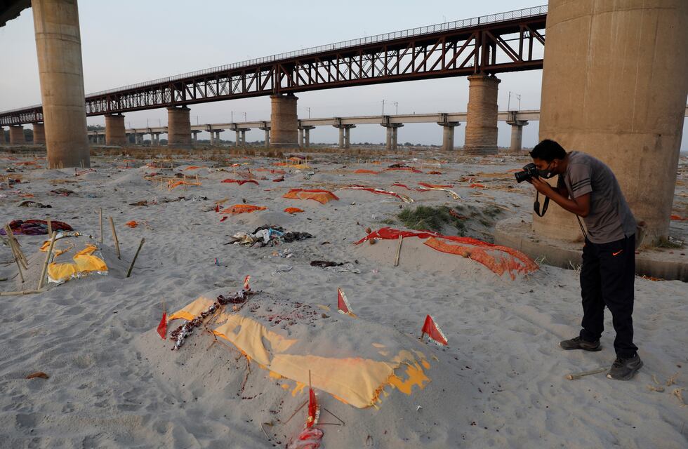 India: más de 2000 muertos fueron abandonados en las cercanías del Ganges