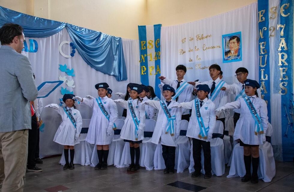 Emotiva promesa de lealtad a la bandera en Antofagasta de la Sierra