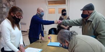 Familias de barrio Colinas accederán a la escritura de su vivienda.