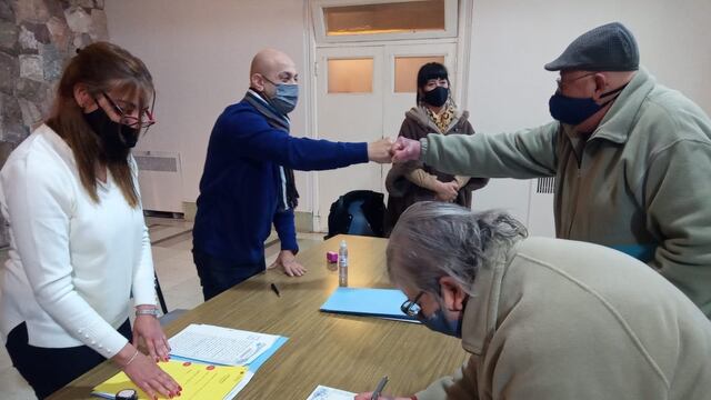 Familias de barrio Colinas accederán a la escritura de su vivienda.