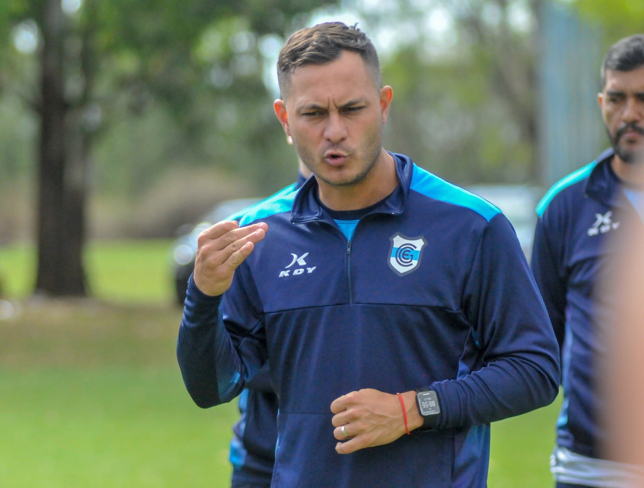 “En este proceso nos propusimos pelear el ascenso, estar unidos, lograr una identidad, aportar al crecimiento del club, potenciar a los jugadores y al cuerpo técnico. Lo venimos logrando”, resumió el DT Matías Módolo.