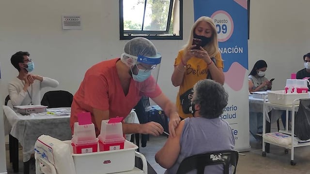 Esperan que la vacunación en Santa Fe llegue a la inmunidad de rebaño en julio o agosto.