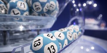 El docente apostó por los números 15, 29, 44, 55 y 77.