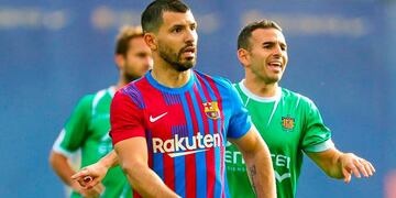 Según un informante del Barcelona, la noticia del retiro del Kun Agüero "es falsa".