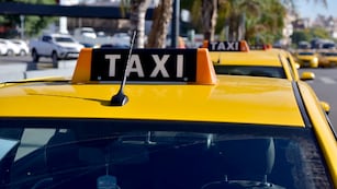 Detuvieron a un taxista, acusado de acosar sexualmente a una adolescente.