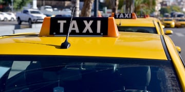 Detuvieron a un taxista, acusado de acosar sexualmente a una adolescente.