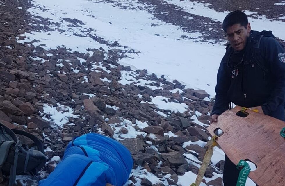 Una andinista cayó 60 metros desde un cerro en Potrerillos y fue rescatada en helicóptero