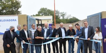 Corte de cintas de la planta elevadora de líquidos cloacales