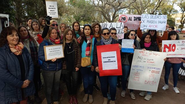 Movilización de profesionales de la discapacidad en Rafaela