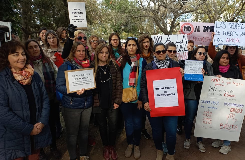 Discapacidad: profesionales rafaelinos marcharon en reclamo del pago de sus prestaciones