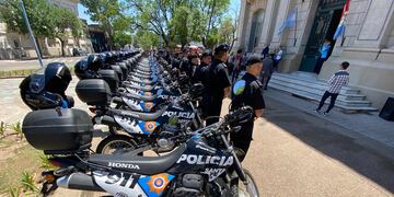 Los motovehículos entregados por la Provincia a la UR V