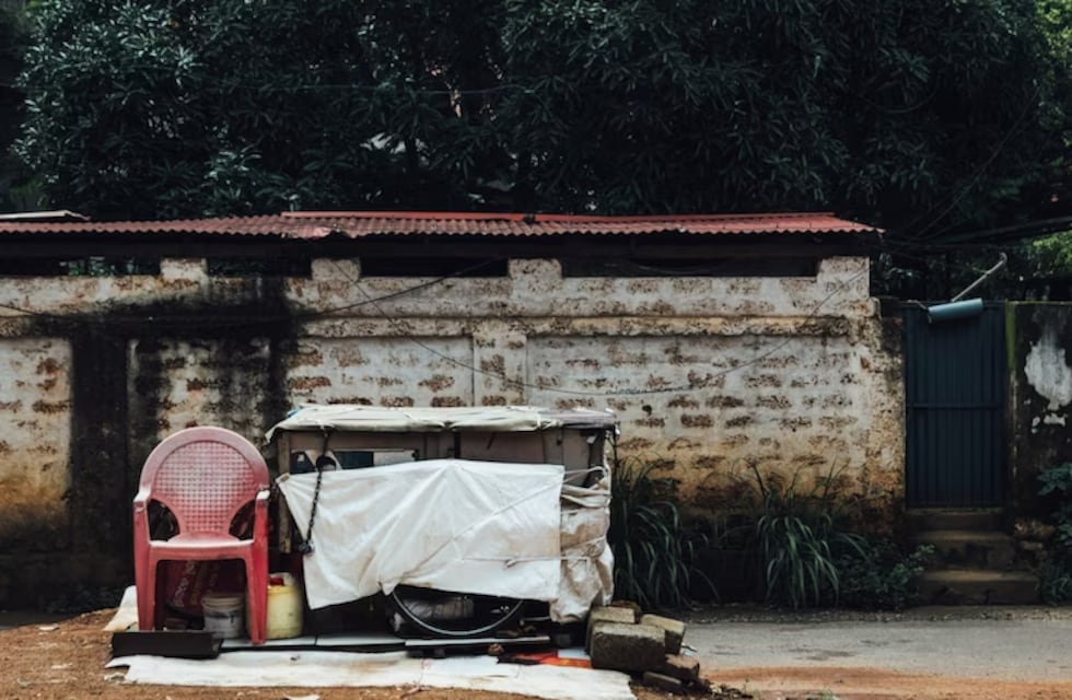 Desesperante: a una familia de Santa Cruz no le renovaron el alquiler por un indignante motivo y ahora viven en una carpa