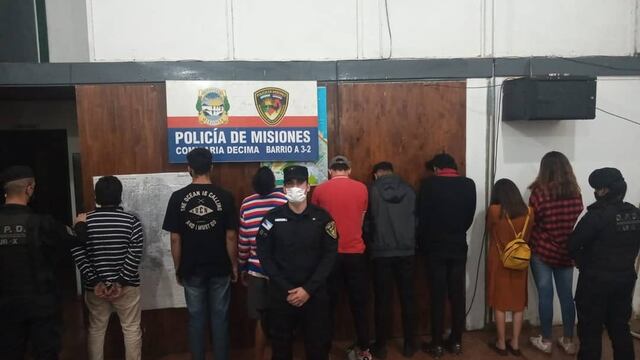 Siete hombres y dos mujeres de entre 18 y 22 años fueron detenidos por el hecho.