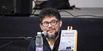 Luis Comis presentó un nuevo libro en articulación con la Municipalidad